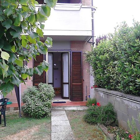 Bed And Breakfast Catherina Ponsacco Exterior foto